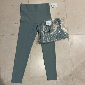 NWT Bandier Center Stage Workout Set Bra Pants